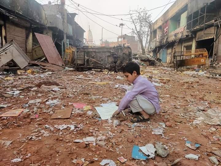  ‘‘শেষ পর্যন্ত আমরা আমাদের দুশমনদের ভাষাগুলি মনে রাখব না, মনে রাখব আমাদের বন্ধু ও মিত্রদের নীরবতা।’’ - মার্টিন লুথার কিং বলেছিলেন 