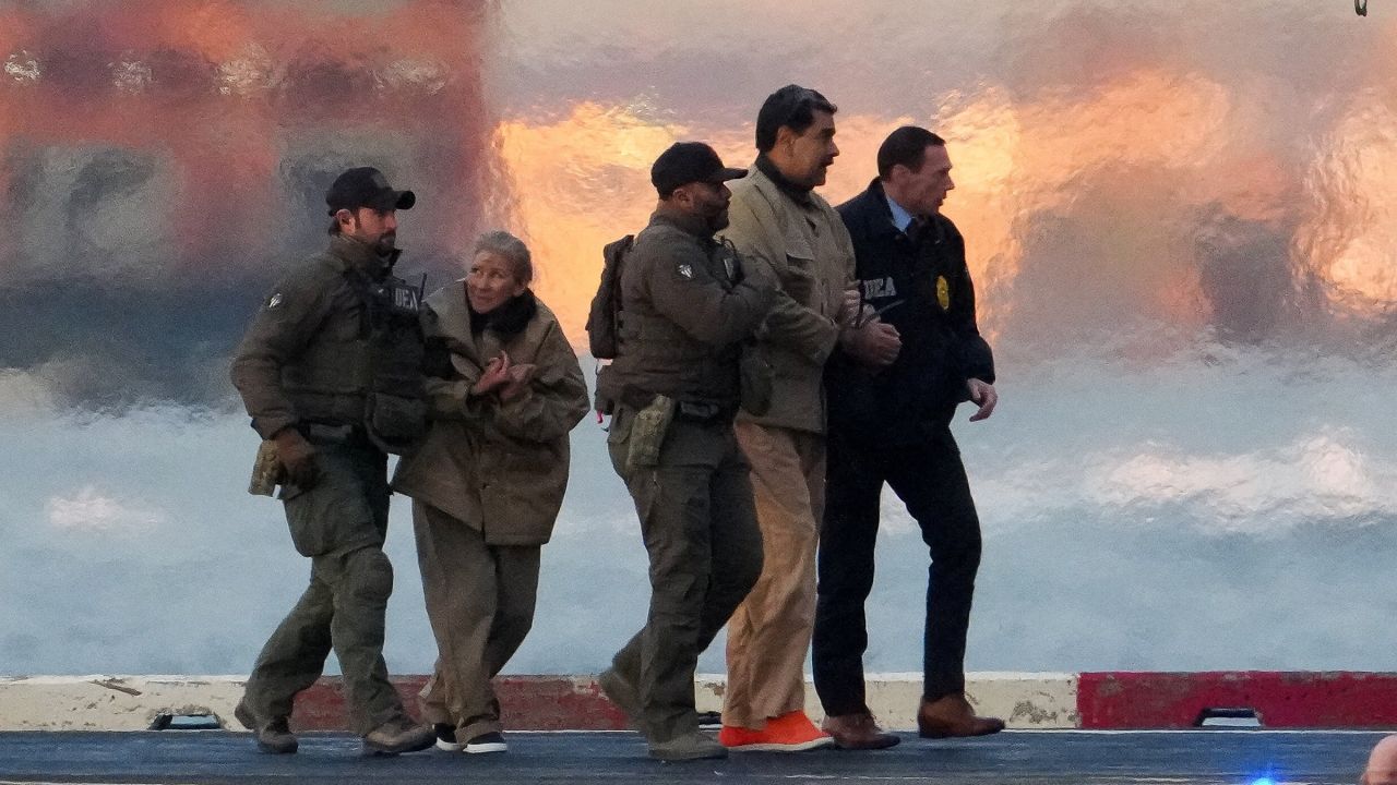 মানচিত্র আঁকে যারা রক্তের কলম দিয়ে